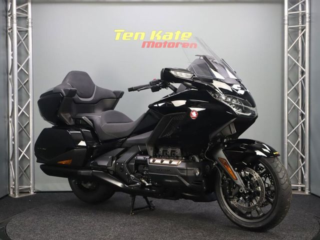 honda - gl-1800-goldwing-touring-deluxe
