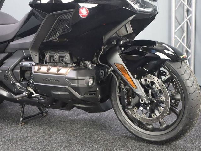 honda - gl-1800-goldwing-touring-deluxe
