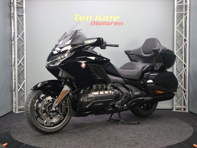 honda - gl-1800-goldwing-touring-deluxe