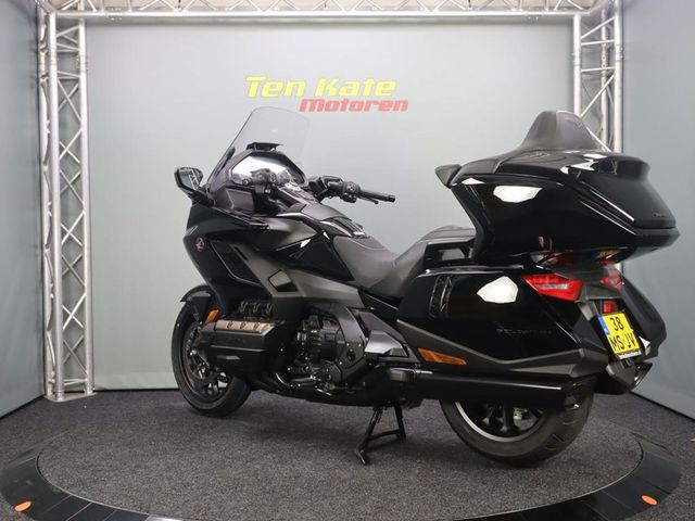 honda - gl-1800-goldwing-touring-deluxe
