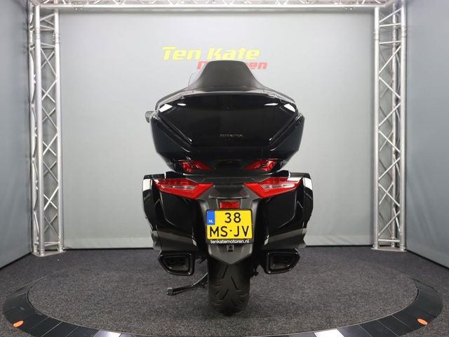 honda - gl-1800-goldwing-touring-deluxe