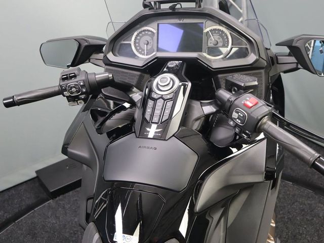 honda - gl-1800-goldwing-touring-deluxe