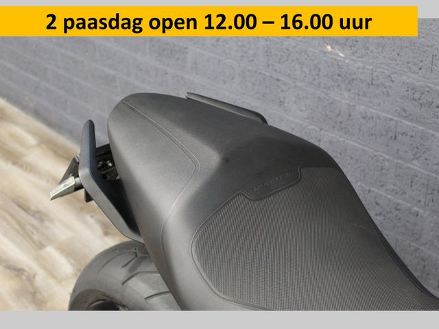 ducati - monster-821-dark