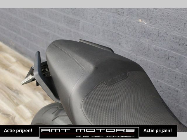 ducati - monster-821-dark