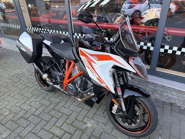 ktm - 1290-super-duke-gt