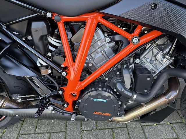 ktm - 1290-super-duke-gt