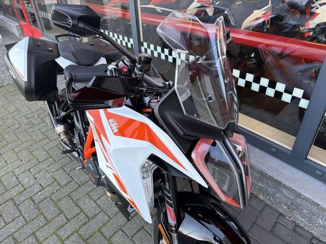 ktm - 1290-super-duke-gt