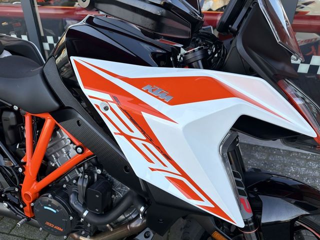 ktm - 1290-super-duke-gt