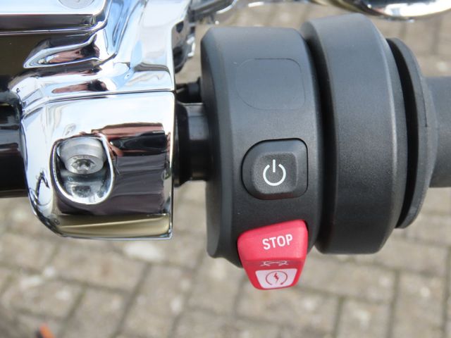 bmw - r-18