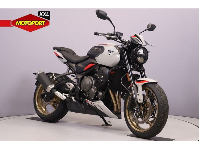 triumph - trident-800