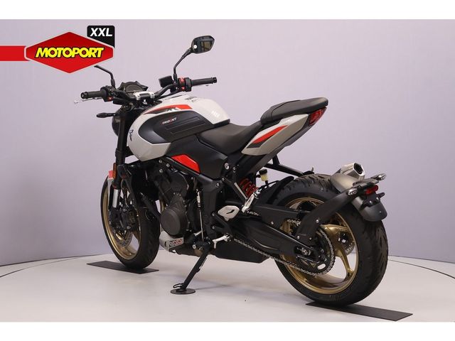 triumph - trident-800