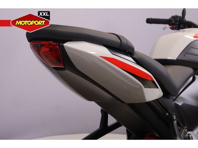 triumph - trident-800