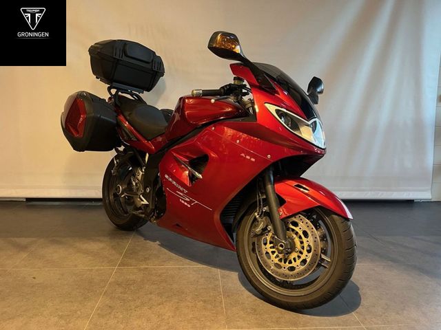 triumph - sprint-st-1050