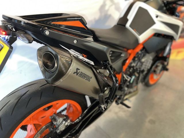 ktm - 890-duke-r