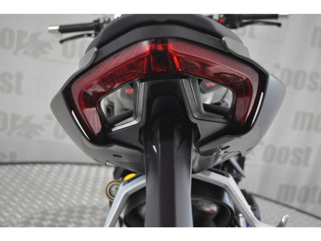 ducati - streetfighter-v2