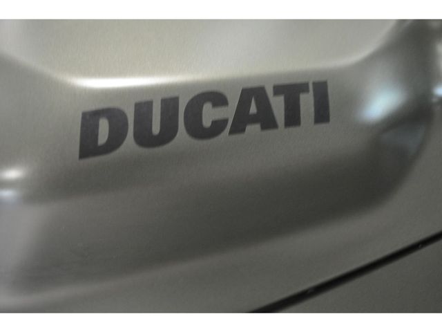 ducati - streetfighter-v2