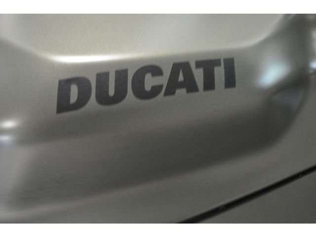 ducati - streetfighter-v2