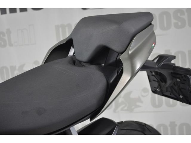 ducati - streetfighter-v2