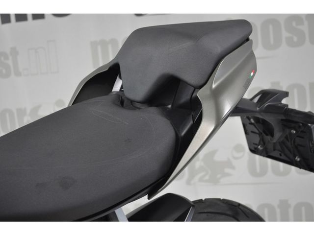 ducati - streetfighter-v2