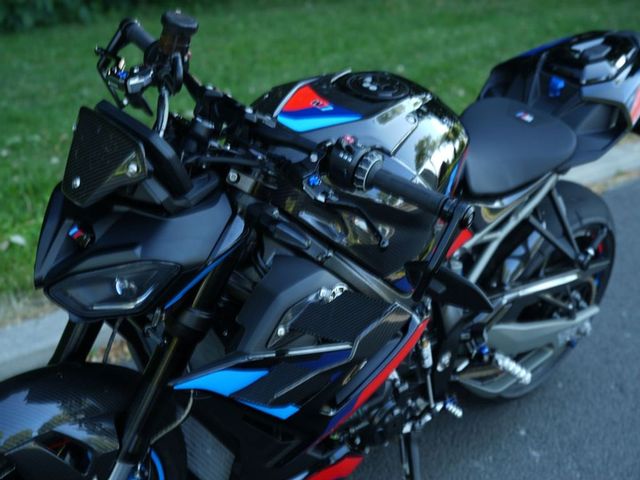 bmw - m-1000-r