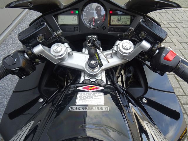 honda - vfr-800-fi-vtec