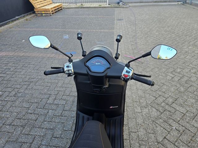 vespa - gts-300