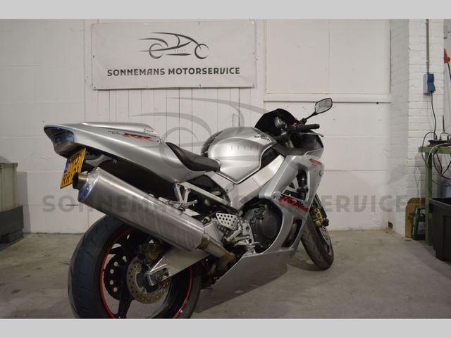 honda - cbr-900-rr-fireblade