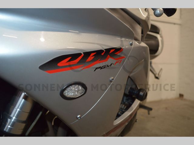 honda - cbr-900-rr-fireblade