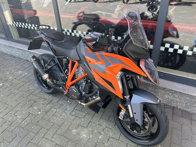 ktm - 1290-super-duke-gt