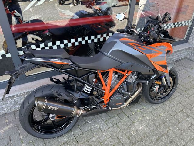ktm - 1290-super-duke-gt