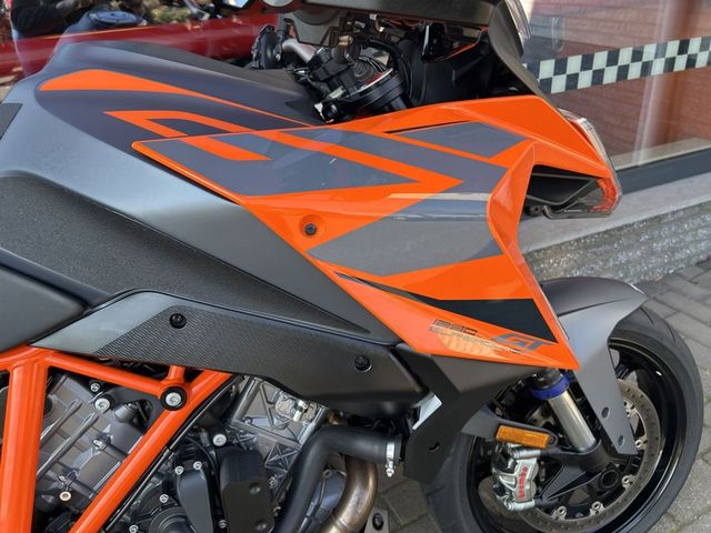 ktm - 1290-super-duke-gt