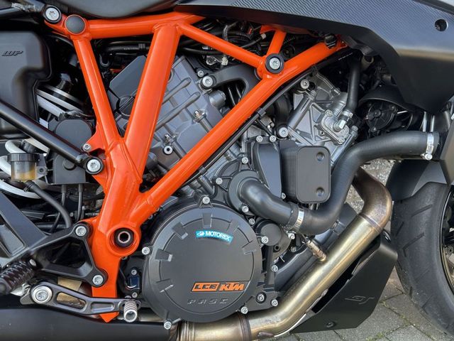 ktm - 1290-super-duke-gt