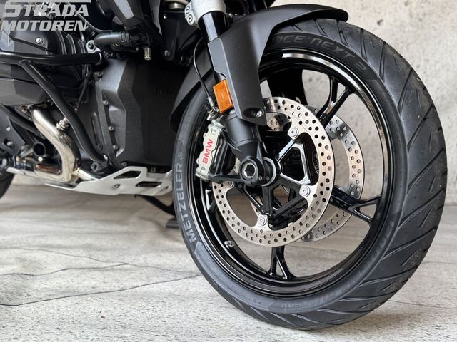 bmw - r-1300-gs-triple-black