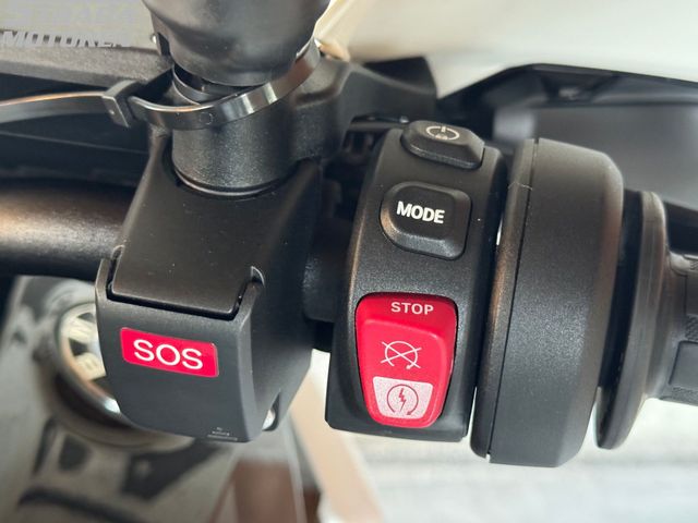 bmw - r-1300-gs-triple-black