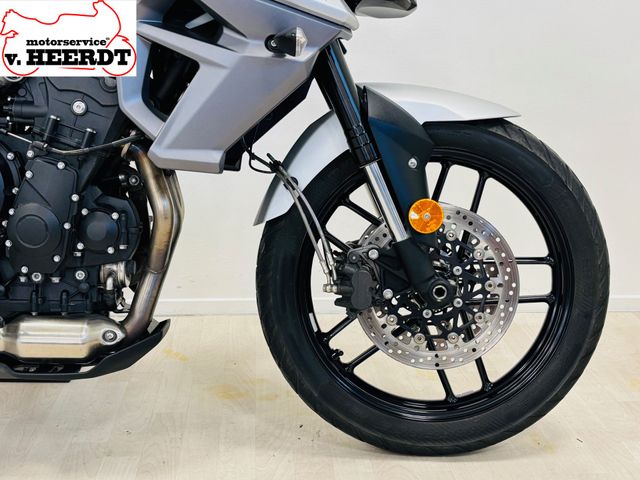 triumph - tiger-800-xrx