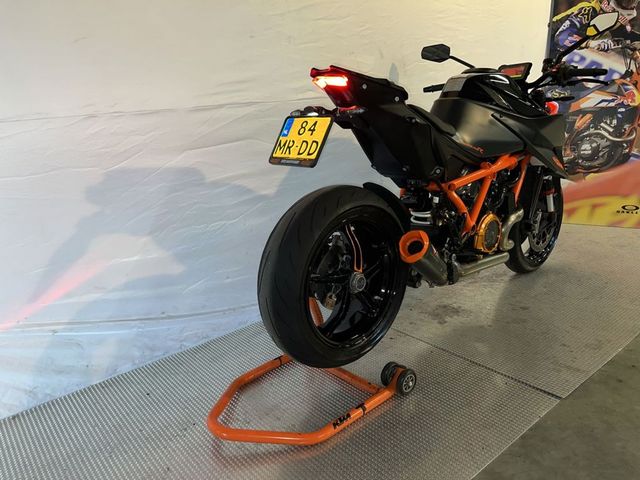 ktm - 1290-super-duke-r