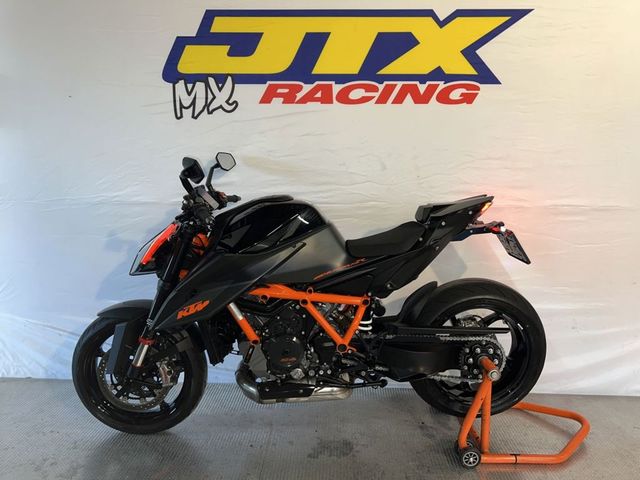 ktm - 1290-super-duke-r