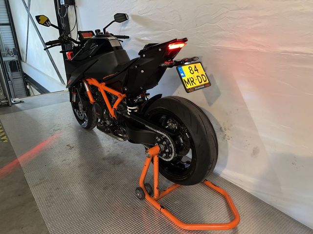 ktm - 1290-super-duke-r