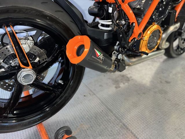 ktm - 1290-super-duke-r