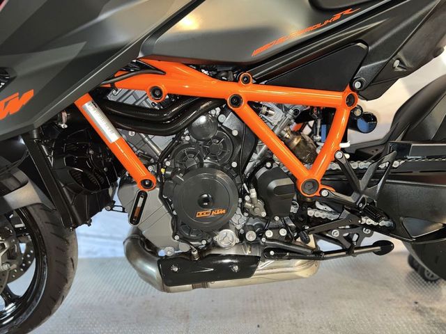 ktm - 1290-super-duke-r