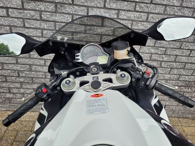 honda - cbr-1000-rr-fireblade