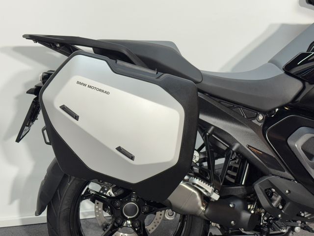 bmw - r-1300-gs-triple-black