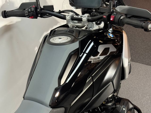 bmw - r-1300-gs-triple-black