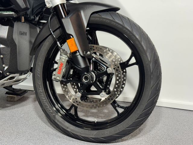 bmw - r-1300-gs-triple-black