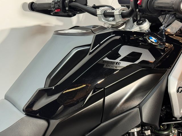 bmw - r-1300-gs-triple-black