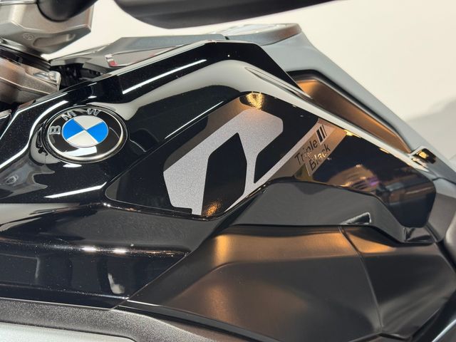 bmw - r-1300-gs-triple-black