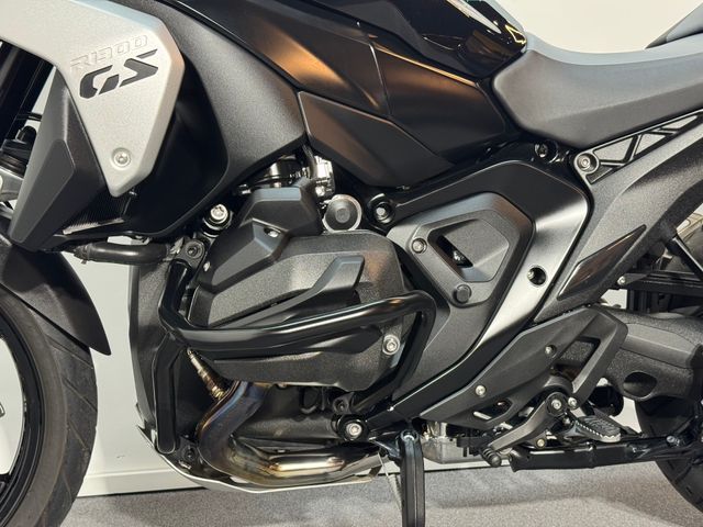 bmw - r-1300-gs-triple-black