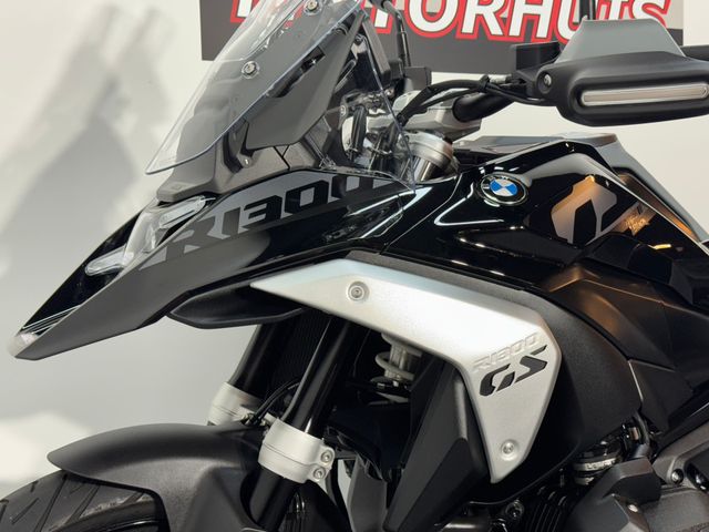 bmw - r-1300-gs-triple-black