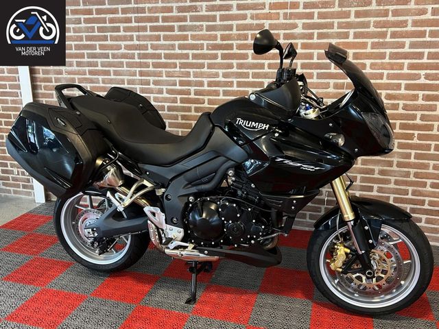triumph - tiger-1050