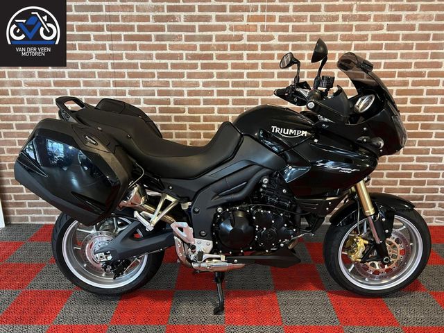 triumph - tiger-1050